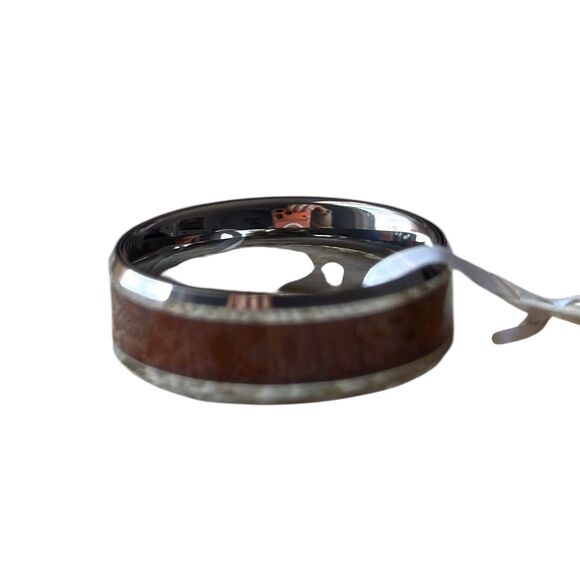 Thorsten Kodiak Tungsten Men’s Wedding Band with Bevels and Rosewood Inlay 8mm w - Picture 4 of 5